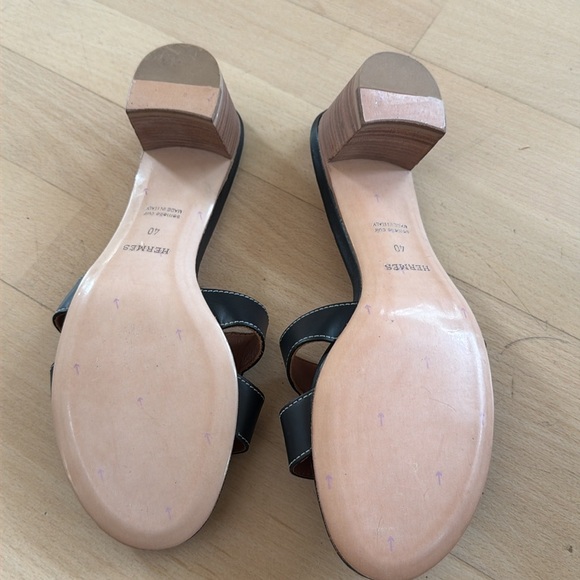 Hermes sandals with a small block heel - Picture 3 of 3